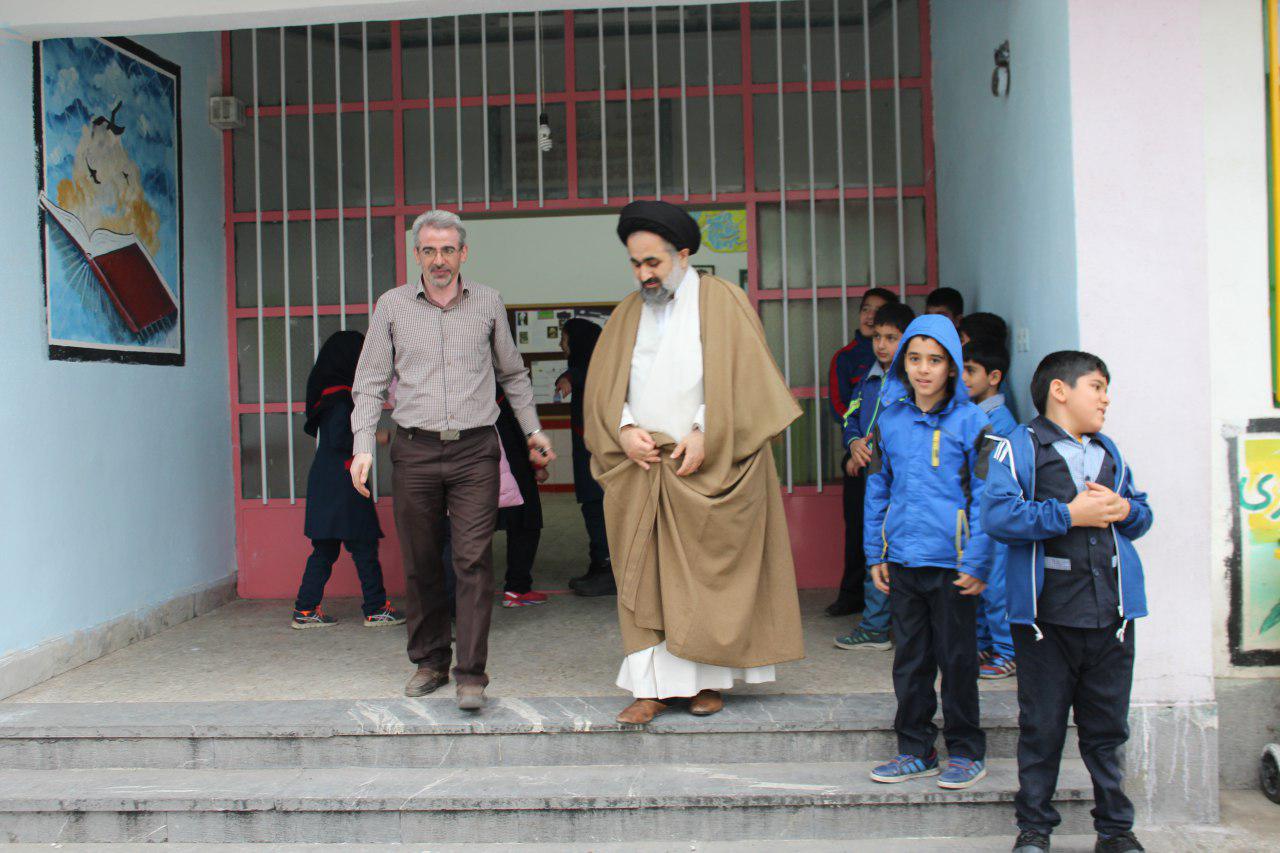 گزارش تصویری : بازدید امام جمعه هچیرود از مدرسه شهید جمشید قاسمی