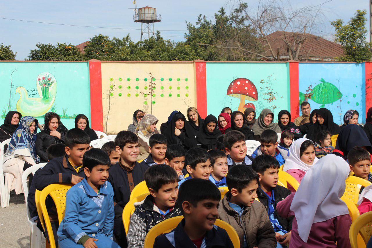 گزارش تصویری:جشن انقلاب مدرسه شهید احمد صادقی نورسر با حضور امام جمعه هچیرود برگزار شد