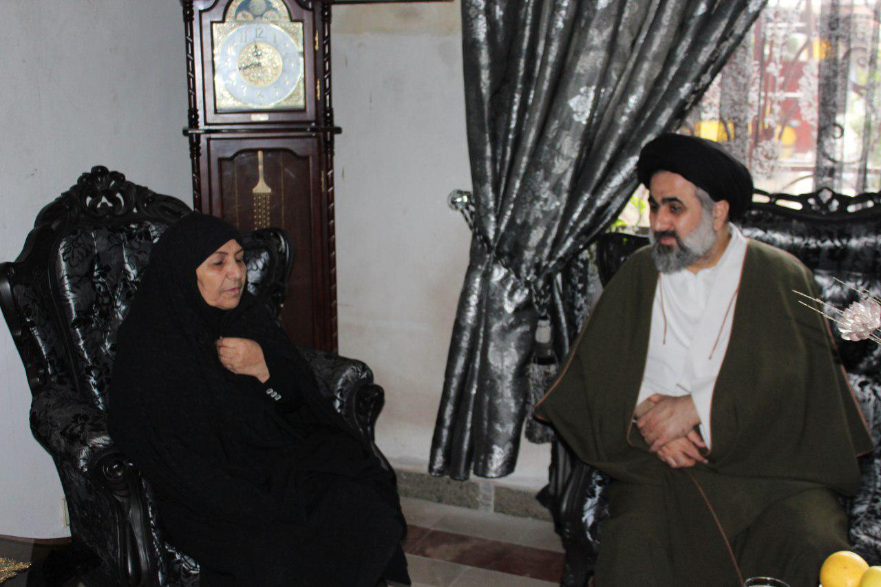 گزارش تصویری:دیدار امام جمعه هچیرود با خانواده شهید فرامرزیان